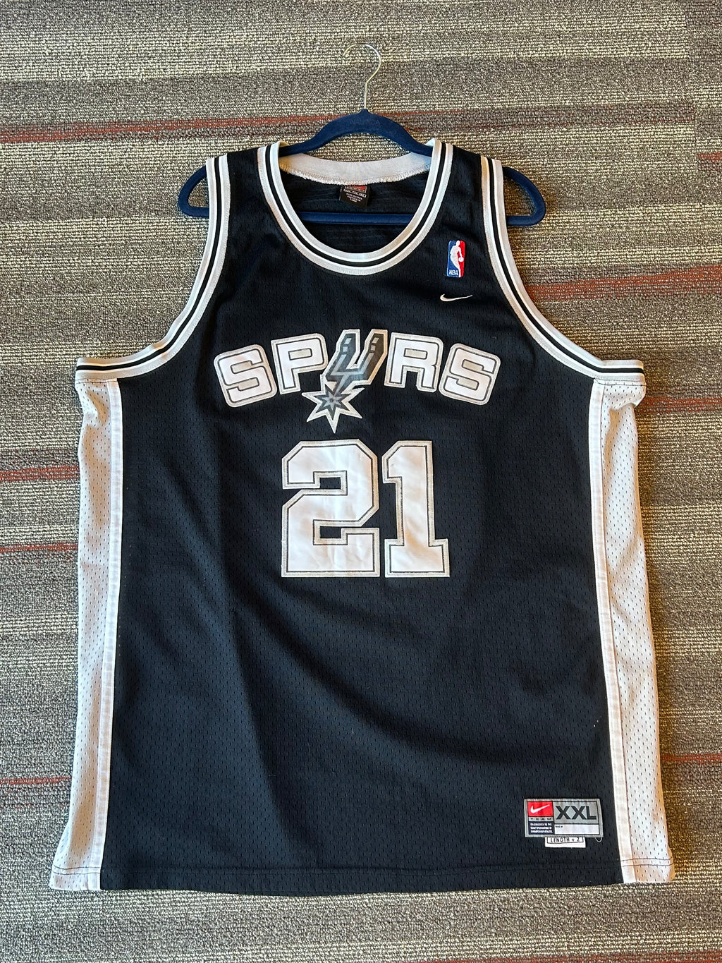 Vintage Nike Tim Duncan Spurs Jersey Black and Silver Home Jersey Mens Sz 2XL