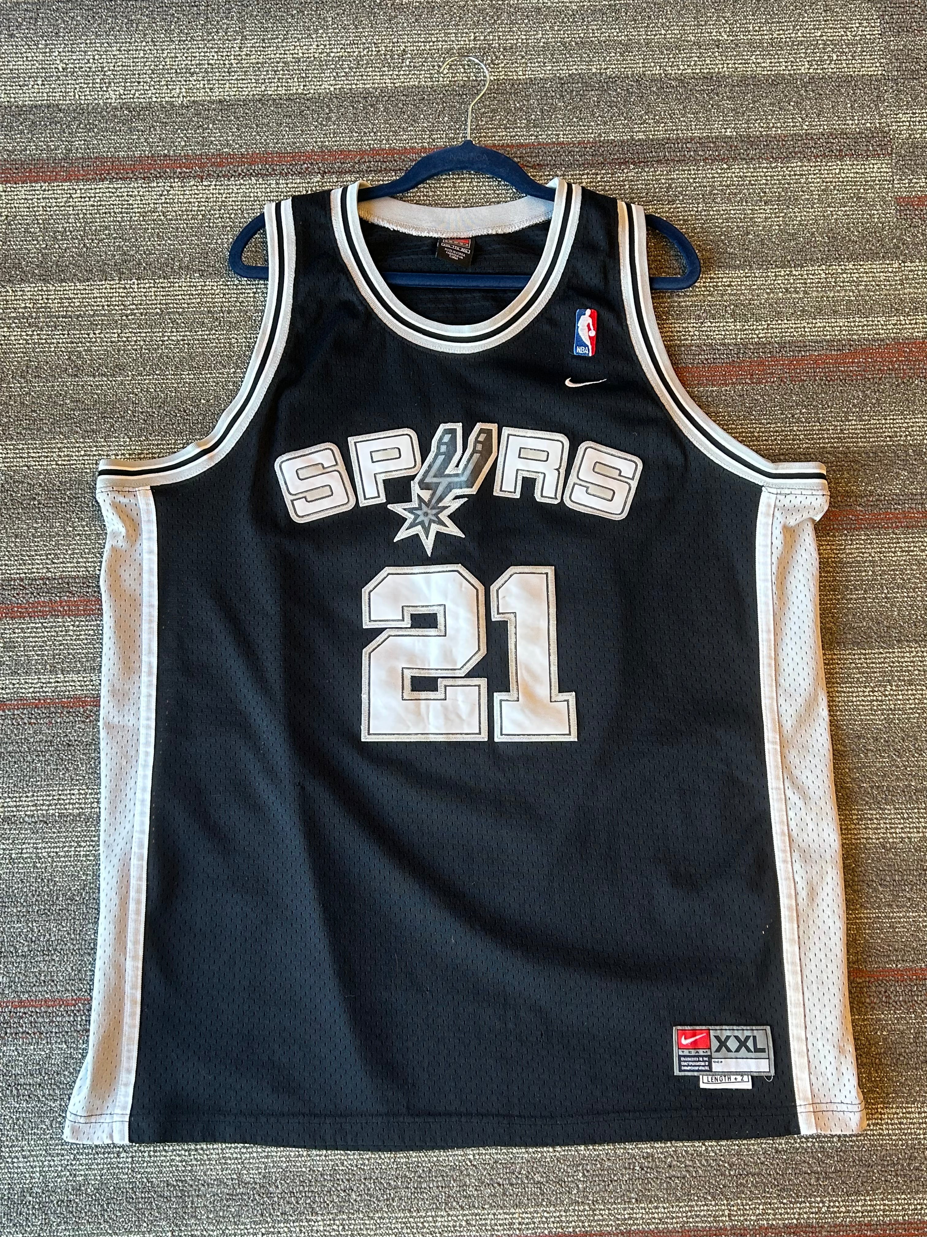 Vintage Nike Tim Duncan Spurs Jersey Black and Silver Home Jersey Mens Sz 2XL