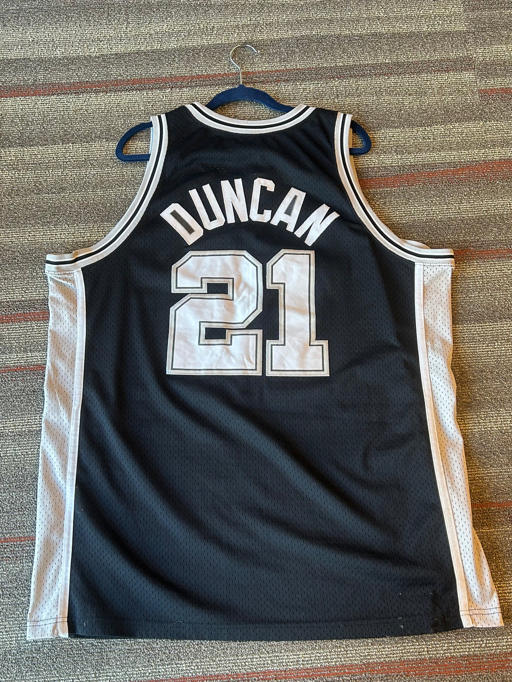 Vintage Nike Tim Duncan Spurs Jersey Black and Silver Home Jersey Mens Sz 2XL