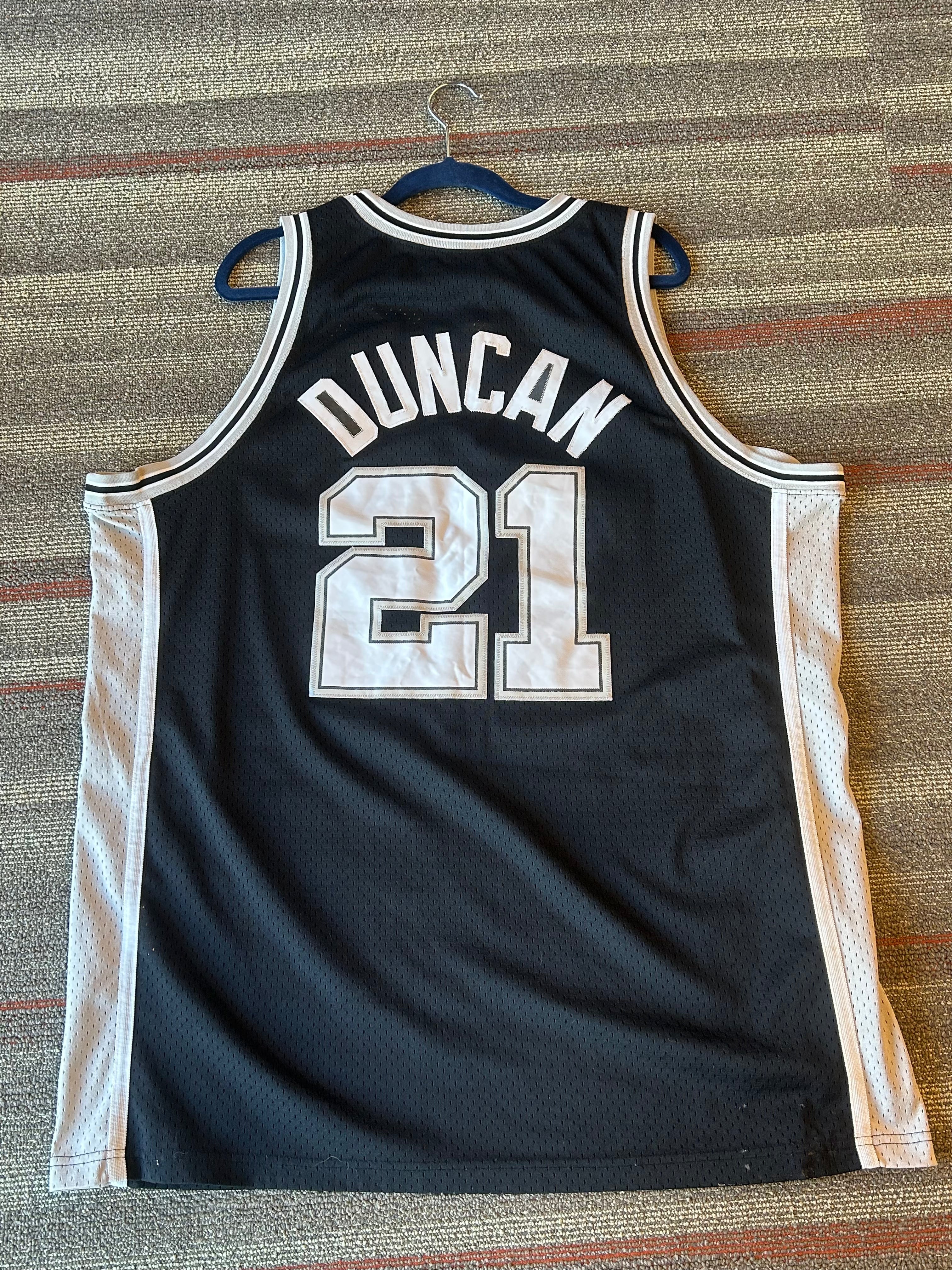 Vintage Nike Tim Duncan Spurs Jersey Black and Silver Home Jersey Mens Sz 2XL