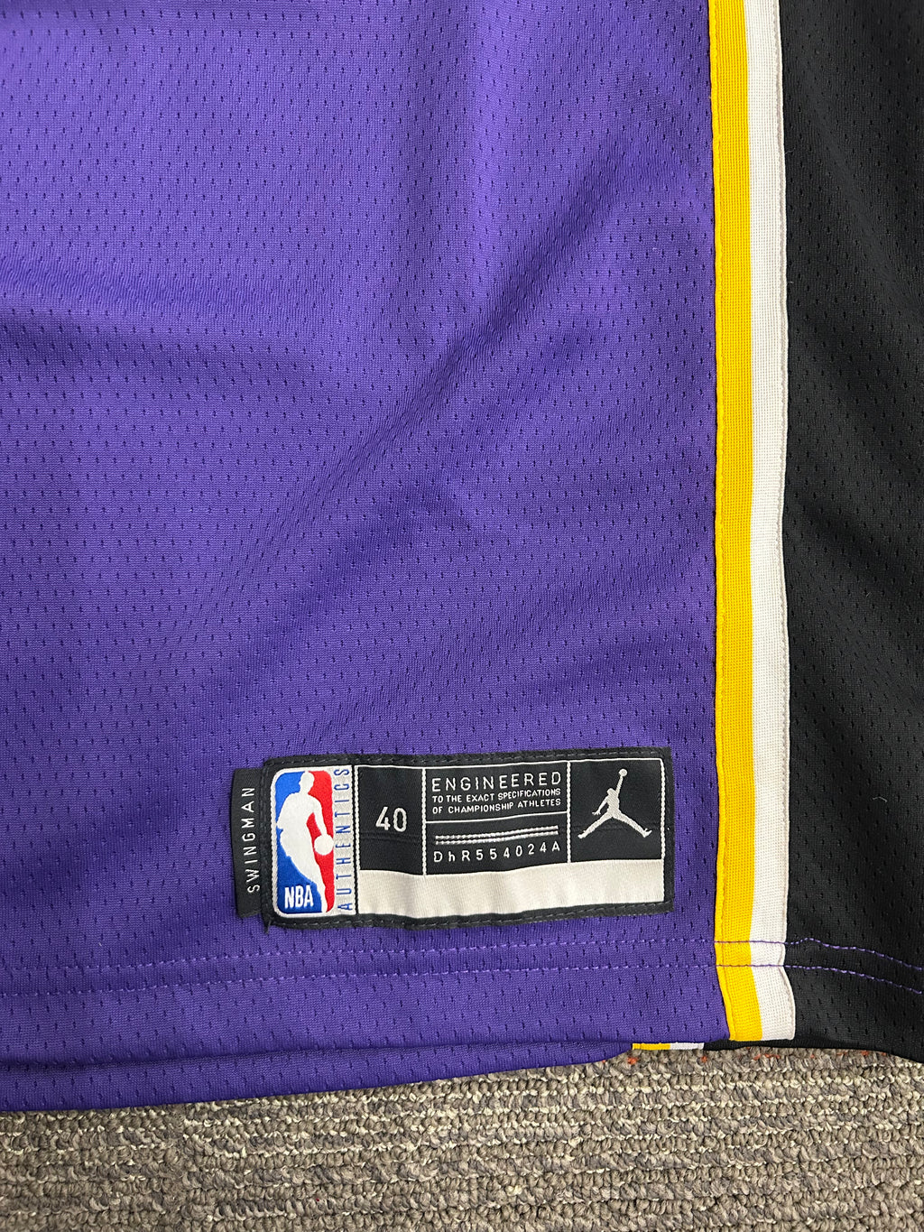Nike Los Angeles Lakers LeBron James Statement Jersey Size 40 Small