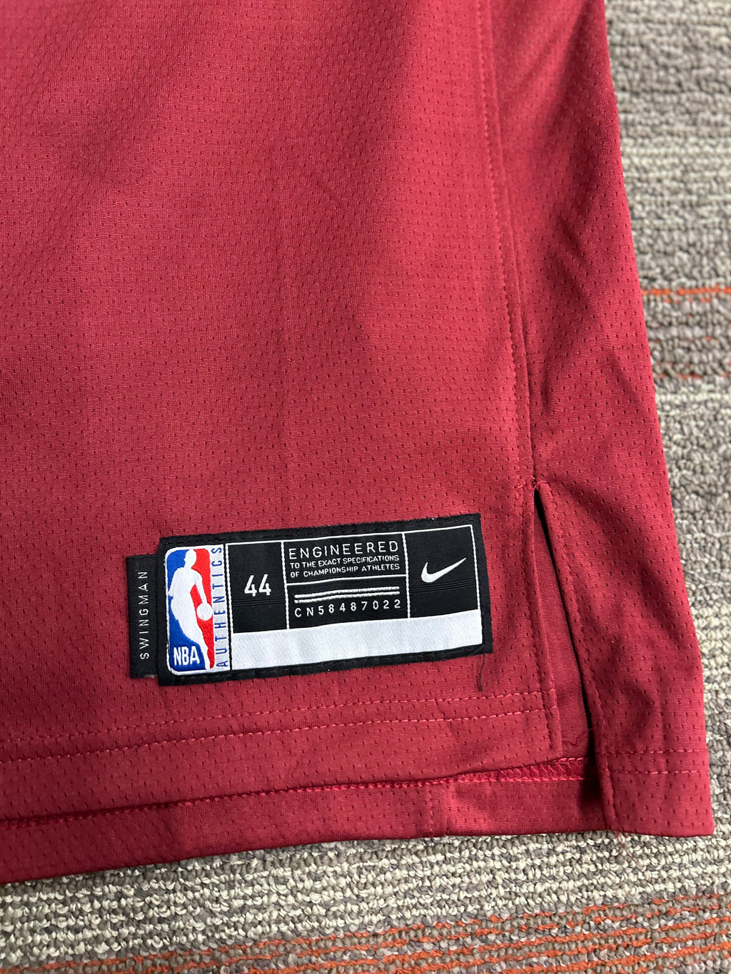 Cleveland Cavs Donovan Mitchell Jersey Red Nike Size 44 M/L #45