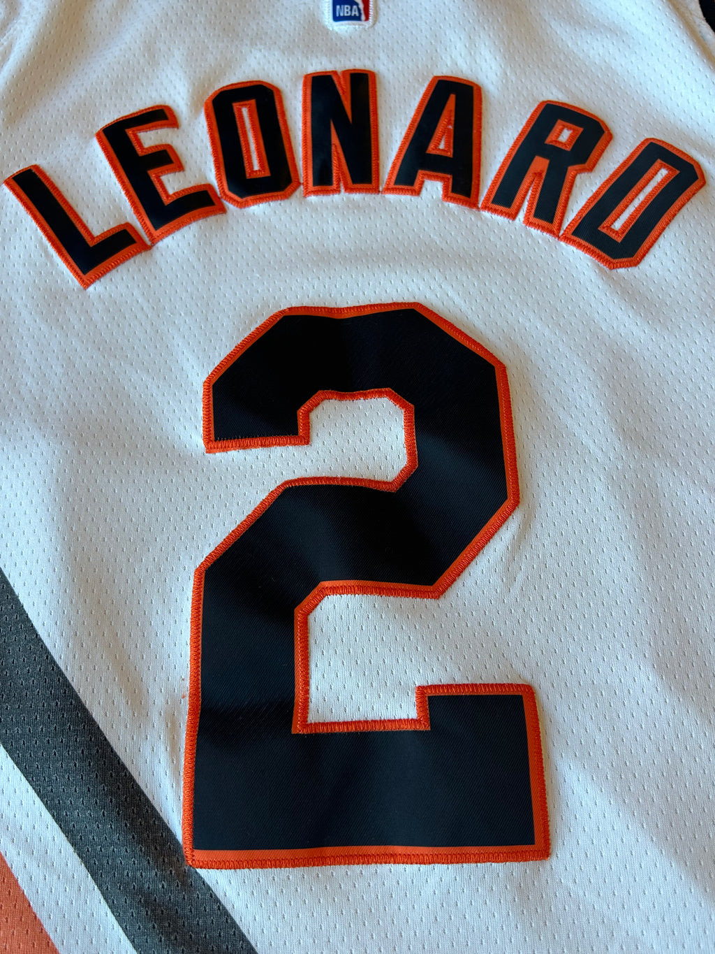 Kawhi Leonard LA Clippers/Braves Throwback Swingman Jersey Sz 50 L/XL White #2