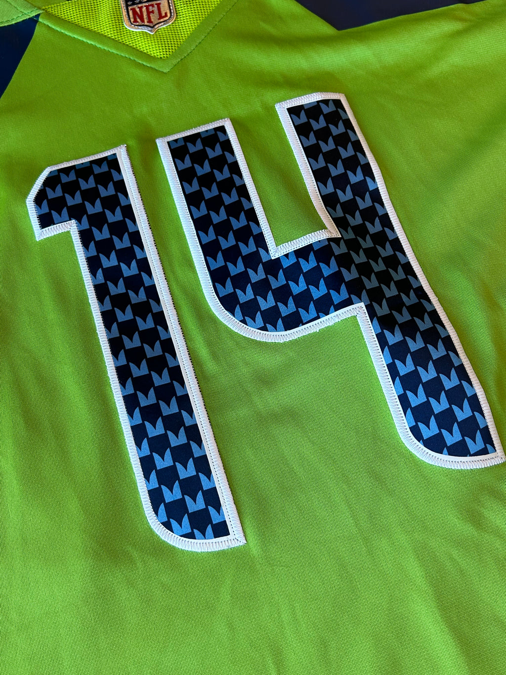 Nike DK Metcalf Seattle Seahawks On Field Jersey Size L/LARGE Green Color Rush #14