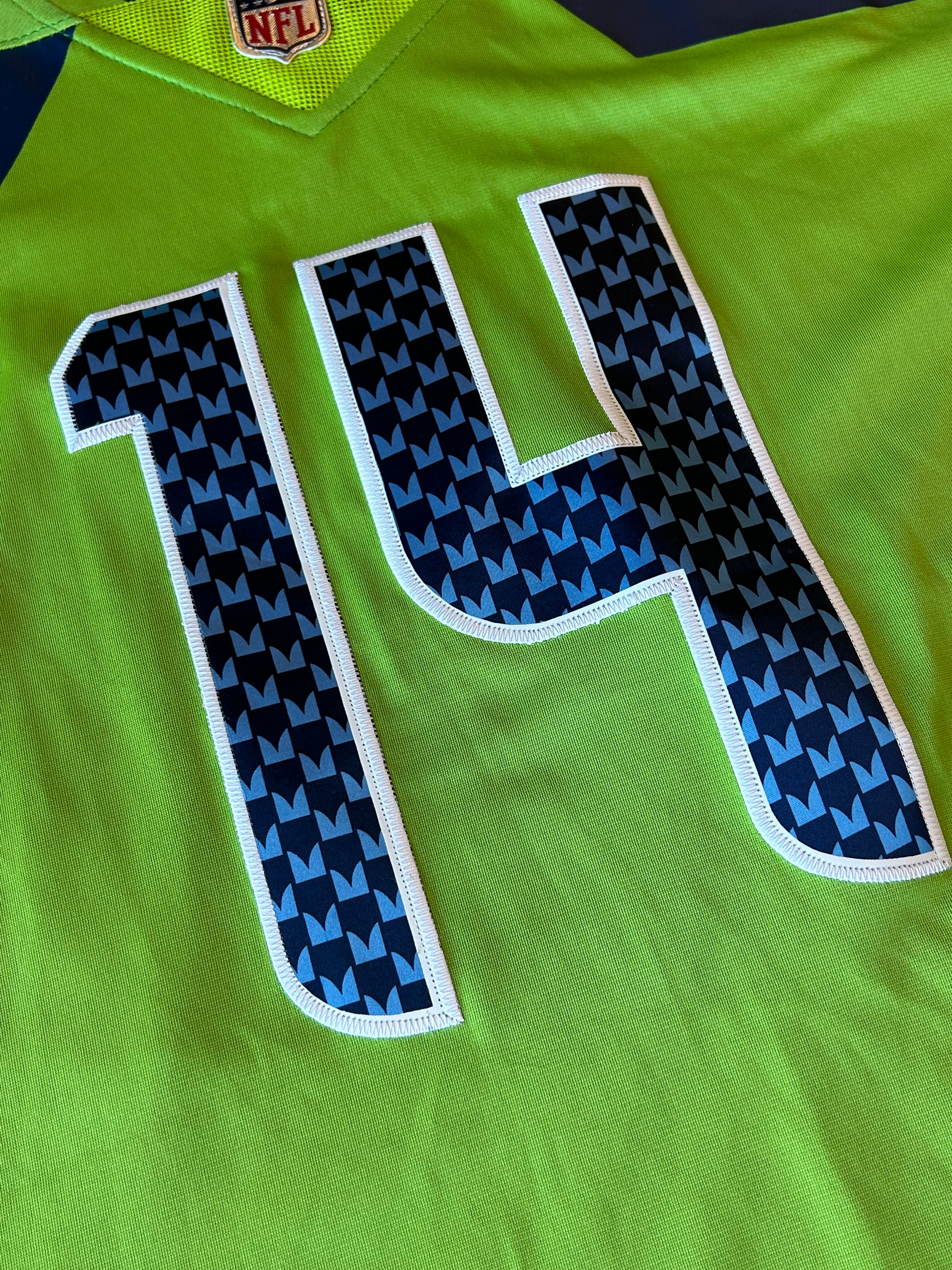 Nike DK Metcalf Seattle Seahawks On Field Jersey Size L/LARGE Green Color Rush #14