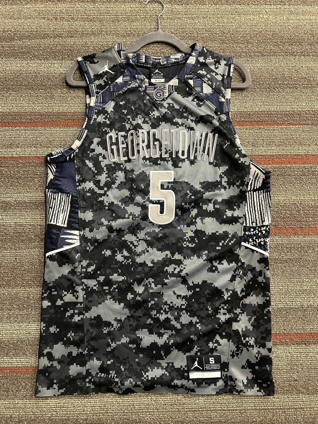 Georgetown Hoyas Jersey Mens Small Gray Camo NCAA Basketball Dri Fit Jordan Nike