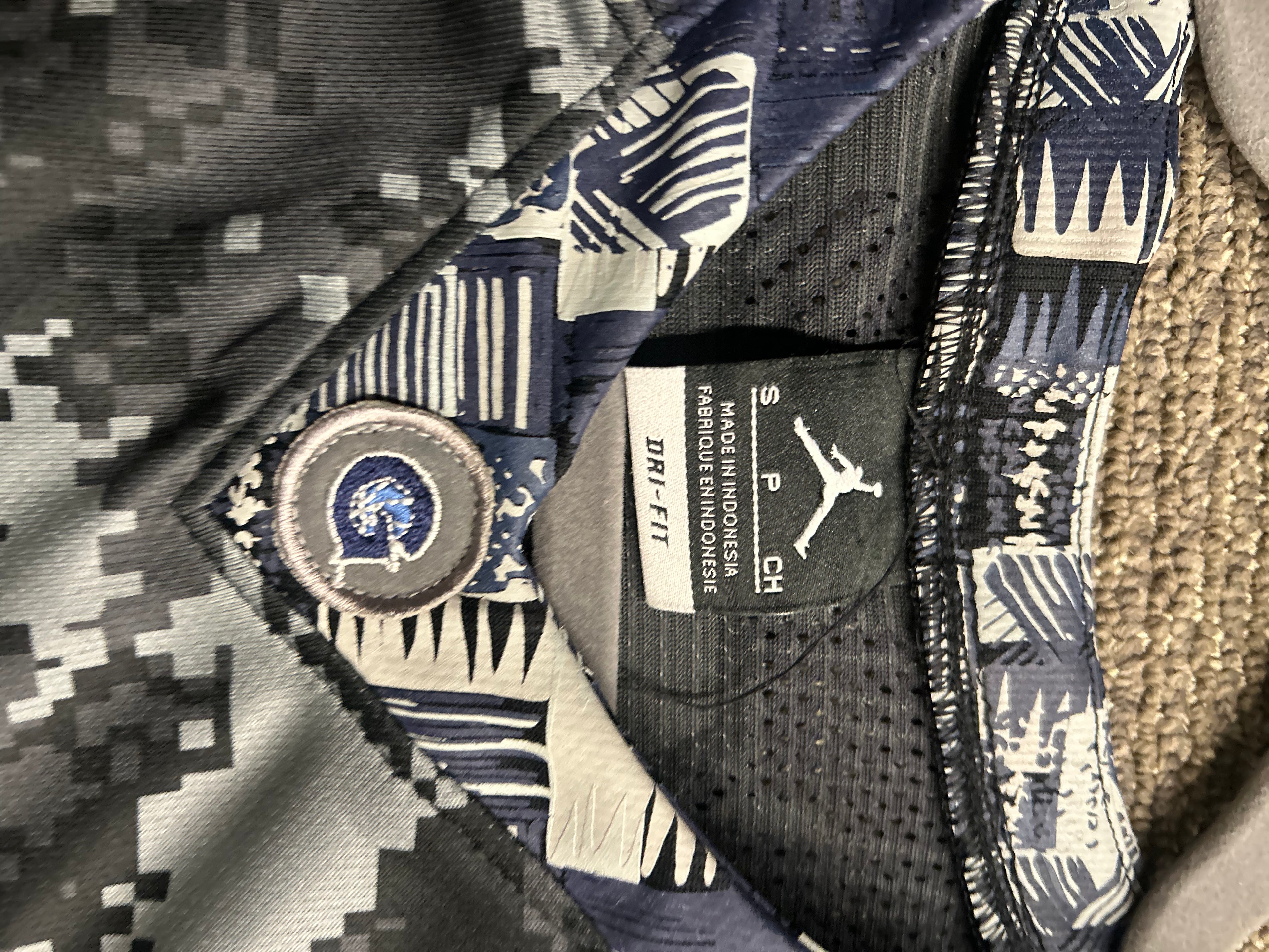 Georgetown Hoyas Jersey Mens Small Gray Camo NCAA Basketball Dri Fit Jordan Nike