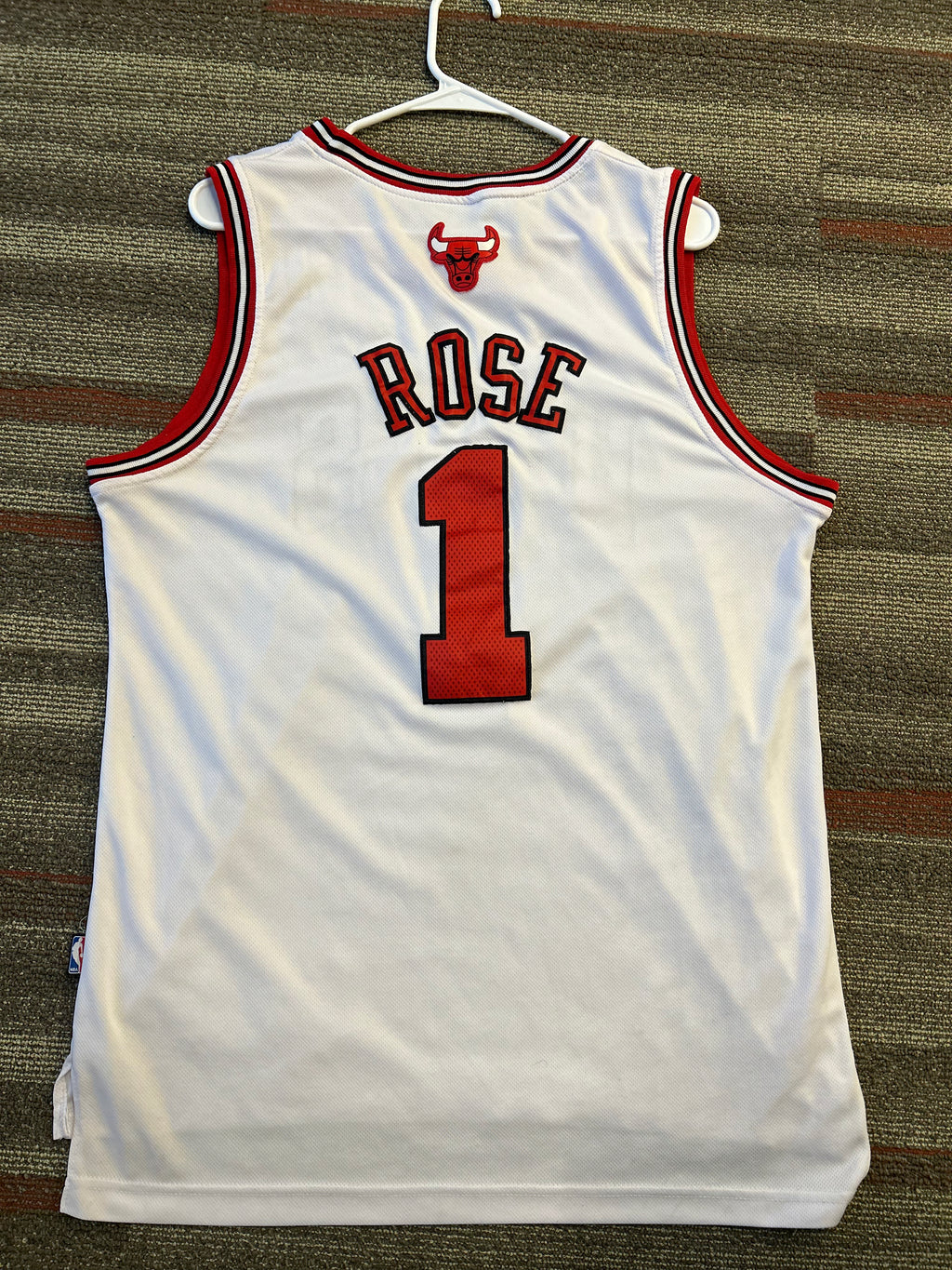 Vintage Adidas Chicago Bulls Derrick Rose Mens Size Large White NBA Jersey #1