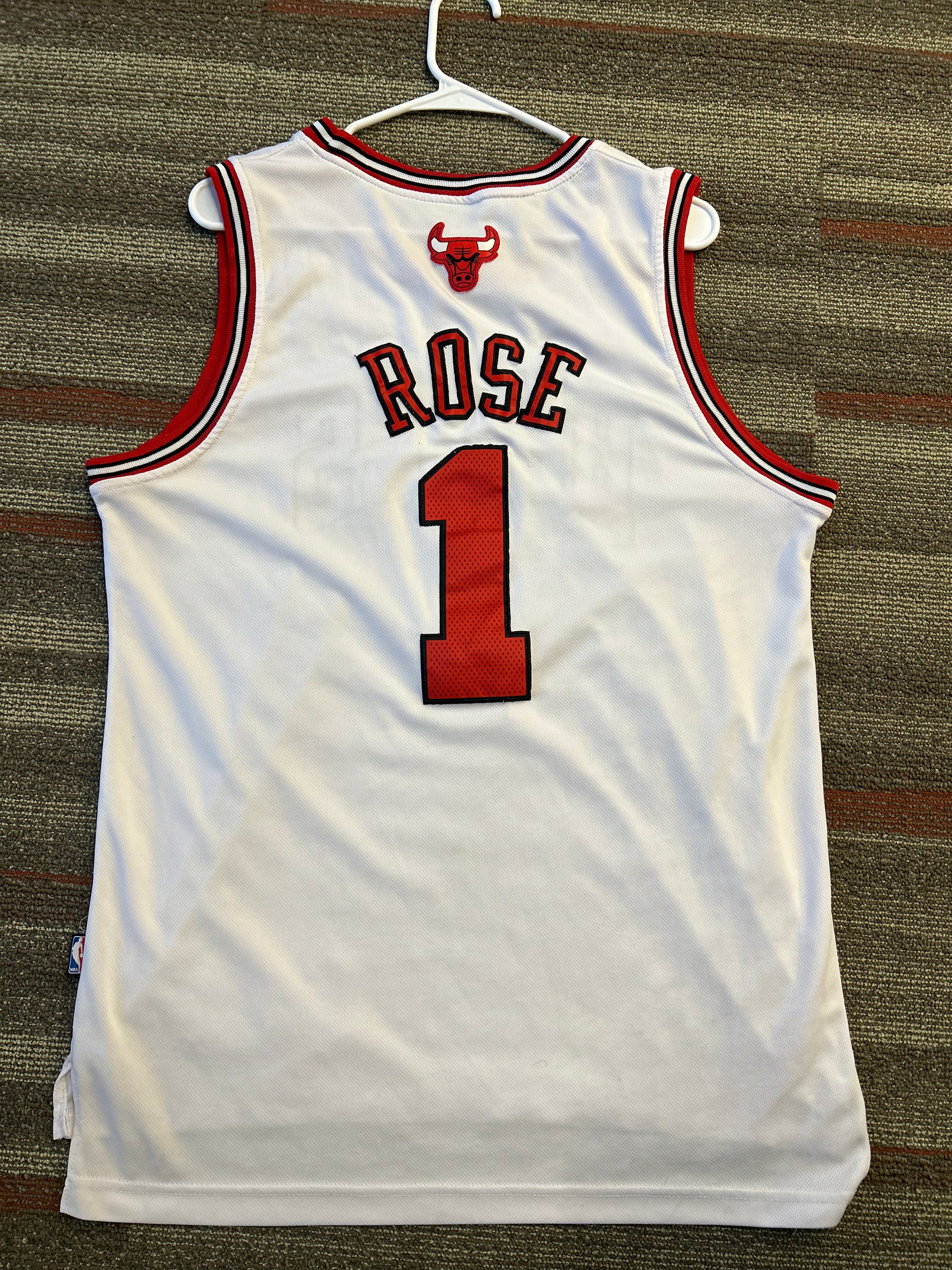 Vintage Adidas Chicago Bulls Derrick Rose Mens Size Large White NBA Jersey #1